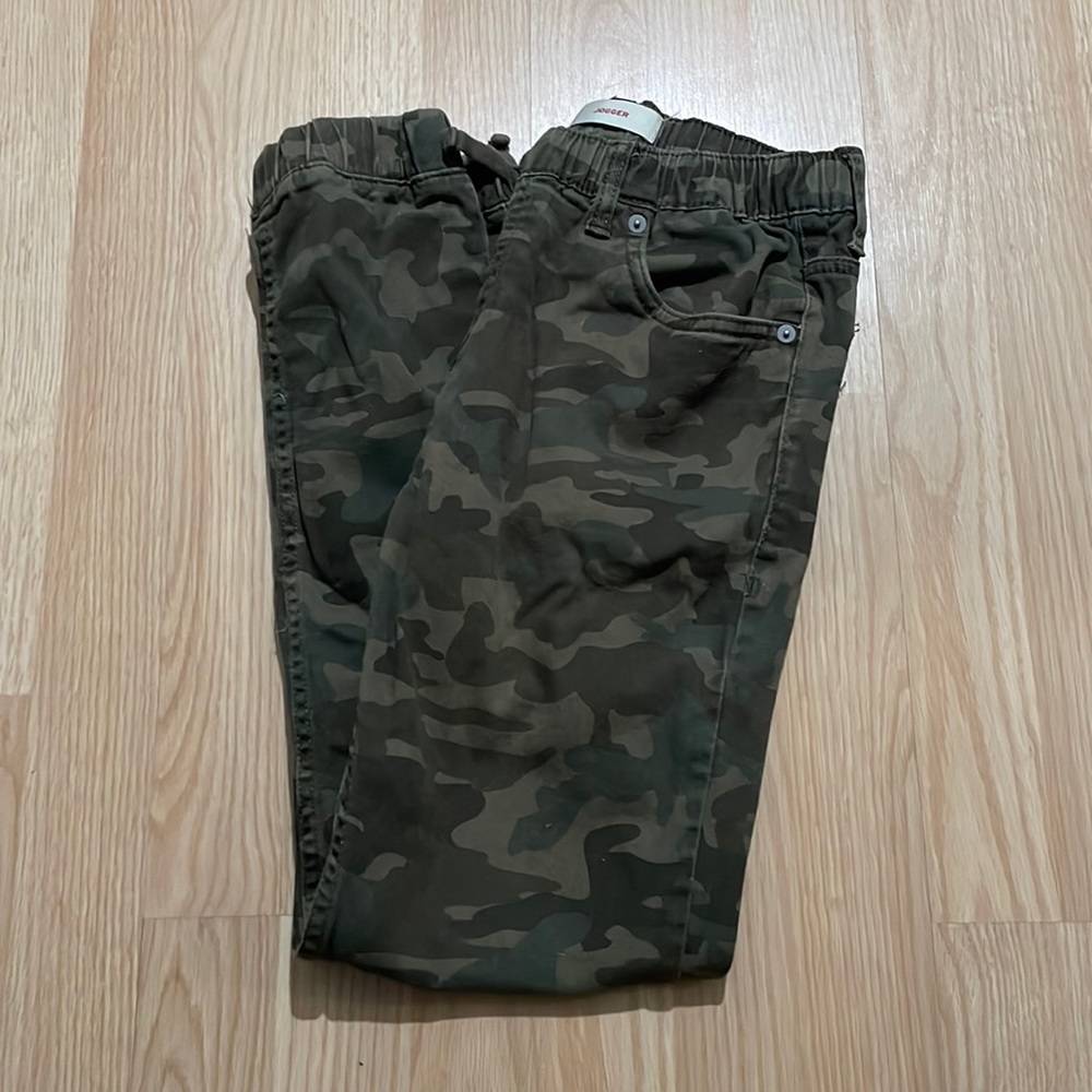 Boys Camo Levis Joggers Size 16